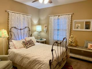 Tate Creek Cottage in Wine Country- Fenced-In Yard - Dahlonega - 7