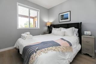 Lovely 2 bedroom suite steps from The beach - Victoria - 9