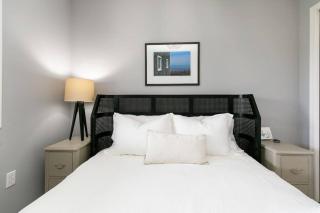 Lovely 2 bedroom suite steps from The beach - Victoria - 4