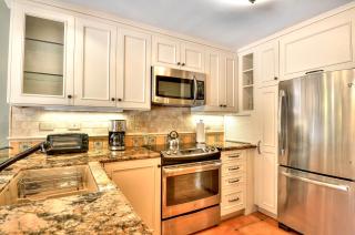 604 Gorgeous Renovated Condo, Steps to Omni Spa, Golf, Tennis, PFC & Exclusive Building Pool - 7