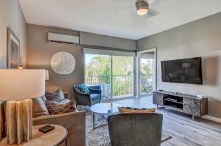 647 Luxury Inside The Gates LaCosta Resort-Top Floor Steps from Resort 647 - 2