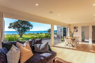 Onetangi Beachfront Escape - Coast & Country - 0