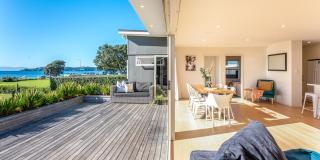 Onetangi Beachfront Escape - Coast & Country - Onetangi - 6
