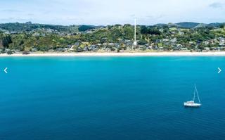 Onetangi Beachfront Escape - Coast & Country - 4