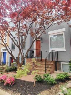 Great area, beautiful & Free parking - 0