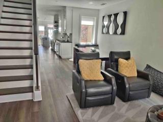 Great area, beautiful & Free parking - 7