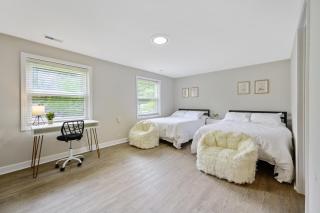 NEW Renovated 4BR Games Big Backyard Deck - Cary - 8
