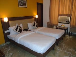 Inn Tawang Near B L Kapoor Hospital A Well Hygiene Hotel - New Delhi - 1