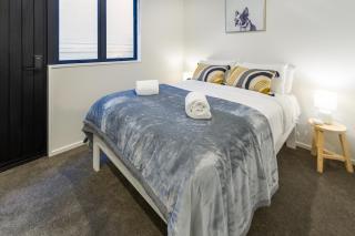 Family Home with Garage & EV - Walk to Hagley Park - 8