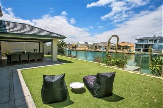 2 Luxury Canal Holiday Homes - Sleep 28 - Mandurah - 8