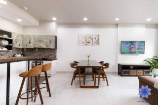 iHome Furnished Apartments in Orchard Garden Building with Free Gym & Pool, Airport Pick-Up Service - 8