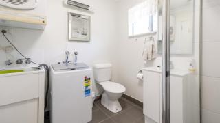 Lowset, pet friendly cottage - Sunset Ave, Bongaree - 3