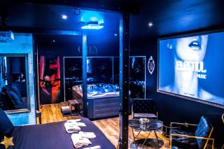 Loveroom Very Good Trip chambre avec jacuzzi privatif - Staple - 7