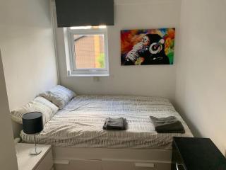 Cozy Room near City Centre - Manchester - 3