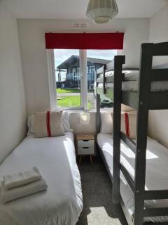 Pine Lodge @Puffin Lodges - Chwilog - 4