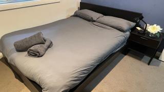 4BR Exec large house close to shops,train & buses - 8