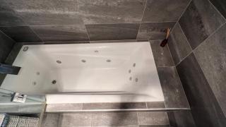 4BR Exec large house close to shops,train & buses - 2