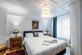 Historical 4-BR Home Steps from Beşiktaş Stadium & Bosphorus Views - Prime Nişantaşı Location! - Istanbul - 3