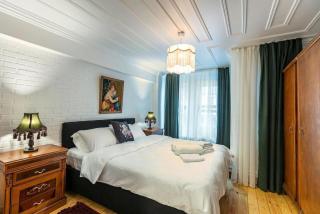 Historical 4-BR Home Steps from Beşiktaş Stadium & Bosphorus Views - Prime Nişantaşı Location! - Istanbul - 2