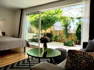 Villa Grande Vista - Lovely Apartment with Spacious lush mediterranean patio and Sea view - Trogir - 4