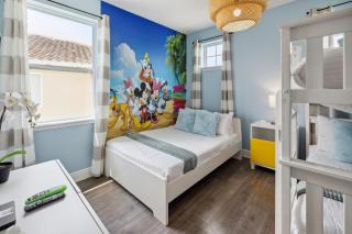 Modern 5 BDR Family Themed Home with Harry Potter Games Room and Free Pool Heat - Orlando - 9