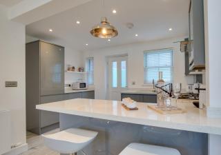 Marina View Townhouse - Weymouth - 5