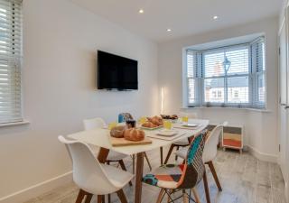 Marina View Townhouse - Weymouth - 3