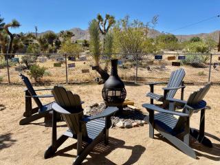 10 minutes to JTNP - Sauna, Hot Tub, Cold Plunge Saltwater Pool, Telescope, Fireplace and Views - Joshua Tree - 7