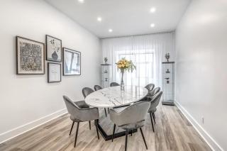 Spacious 5-Bed Oasis in the Heart of Downtown-5 Min to Bell Center, Free Parking - Montreal - 3