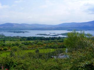 Charming Two Bedroom Cottage with Magnificent Sea Views. 10 minutes from Kenmare - Kenmare - 9