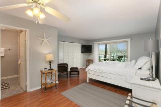 210B Harbor Views Short Stroll to Beach, Large Balcony, Walk to Dining Shops - Oceanside - 6