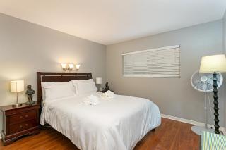 210B Harbor Views Short Stroll to Beach, Large Balcony, Walk to Dining Shops - Oceanside - 2