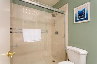 210B Harbor Views Short Stroll to Beach, Large Balcony, Walk to Dining Shops - Oceanside - 1