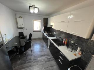 L&L Apartment - Braşov - 1