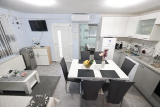 Two Bedroom Apartment Sunset Vir - Vir - 6