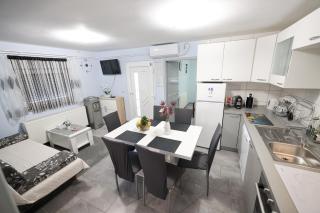 Two Bedroom Apartment Sunset Vir - Vir - 5