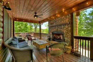 Casa Rustica Cabin with Mountain Views & Hot Tub - Blue Ridge - 9