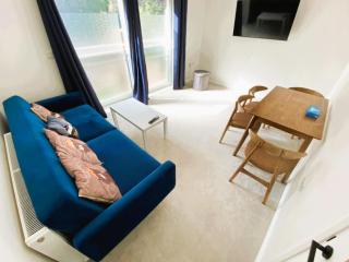 Modern Peaceful Flat in Town - 0