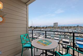 303B Perfect Location Beach Across the Street - Walk to Shops Dining - Harbor Views - Oceanside - 6