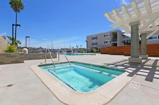 303B Perfect Location Beach Across the Street - Walk to Shops Dining - Harbor Views - Oceanside - 3