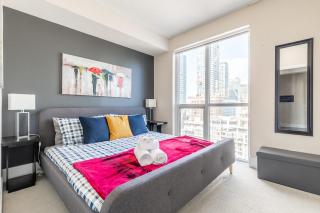 Luxury 1BR Condo - King Bed - Stunning City View - 7