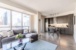 Luxury 1BR Condo - King Bed - Stunning City View - 8