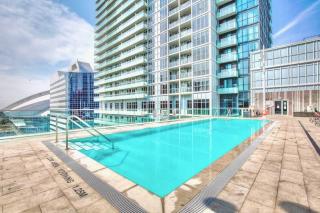 Luxury 1BR Condo - King Bed - Stunning City View - 6