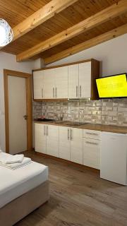 Laura Room’s - Saranda - 4