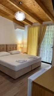 Laura Room’s - Saranda - 3