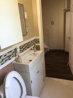 Entire detached 3-bedrooms cute home in Cornwall area - 2