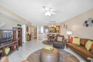 Romar Tower 5A by Vacation Homes Collection - 6