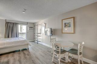 Ocean View King Suite! Perfect for 2-4 Guests! Sea Mist 50704 - Myrtle Beach - 9
