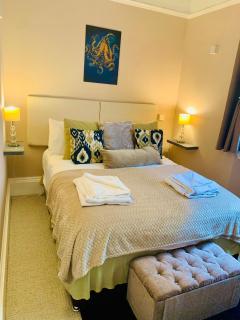 **Sunny and Bright, Thatchers Rock One bed beach front apartment*** - 9