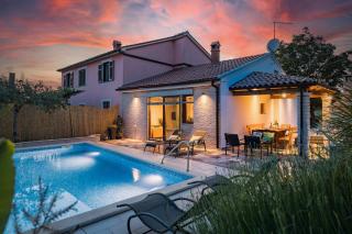 Holiday house Mara with a private pool - Vodnjan - 6